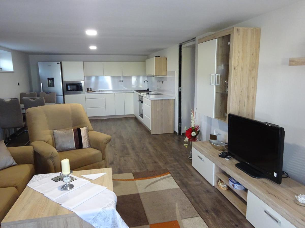 Family Friendly Apartment 3 Adults Plus Child Ruzomberok Extérieur photo